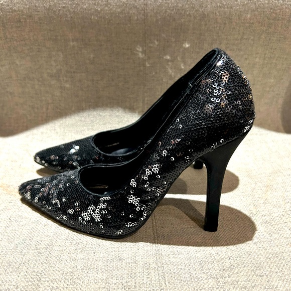 Black and Silver Sequined Heels • size 6 - Picture 3 of 6